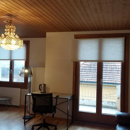 Lägenhet Private In The Big House Near Station *